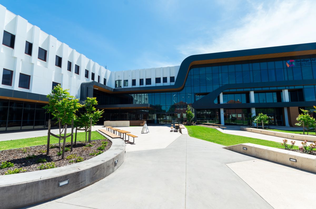 A photo of the Bendigo TAFE college.